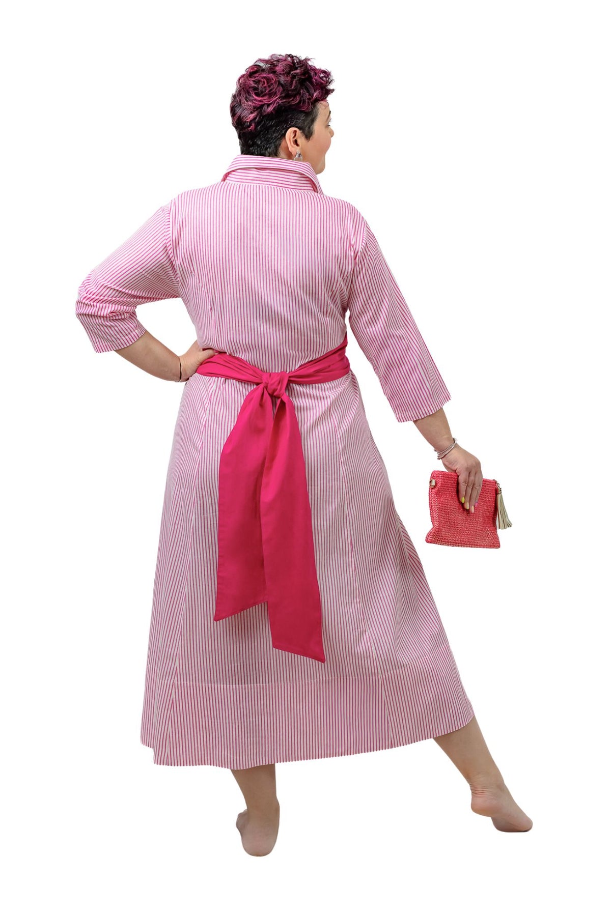 Vestido de rayas rosa con cinturon de color fucsia chicle